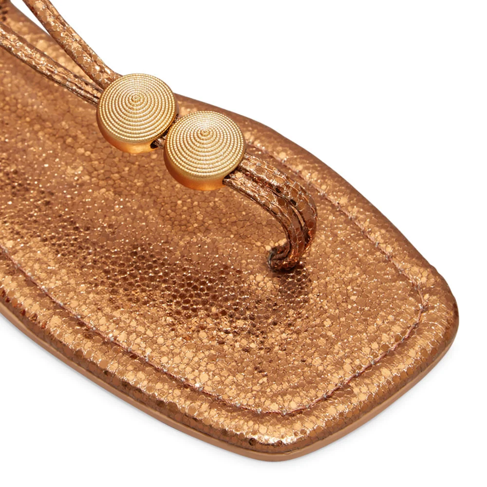 Sandália Rasteira Metalizado Glow Bronze Bico Quadrado - vista 3 de 5